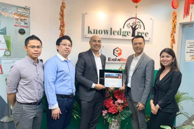 group photo of knowledgetree and ec council staff